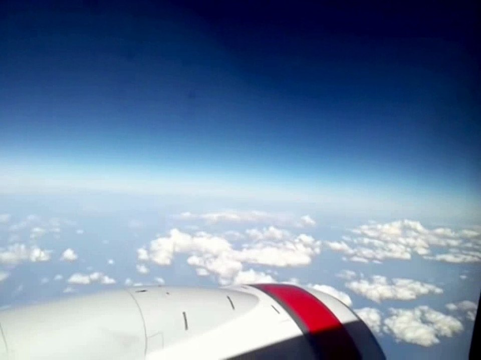 Objetos estranhos capturados em filme por passageiros de avião