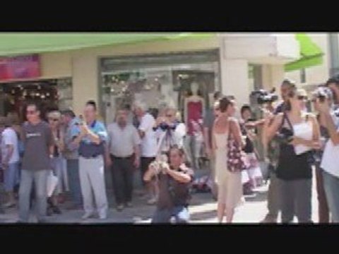 Filles nues contre la corrida