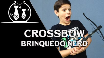 Atirando com uma Crossbow - Brinquedo Nerd - Nerd's stuffs