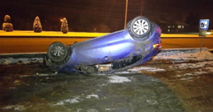 Kaygan Yolda Duramayan Sürücü Takla Attı, 25 Metre Sürüklendi