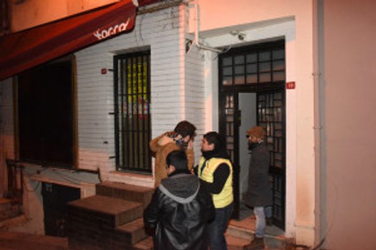 'Tatlı İntikam'ın Yakışıklısı Furkan Andıç, Sokak Çocuklarına Sarılıp Harçlık Verdi