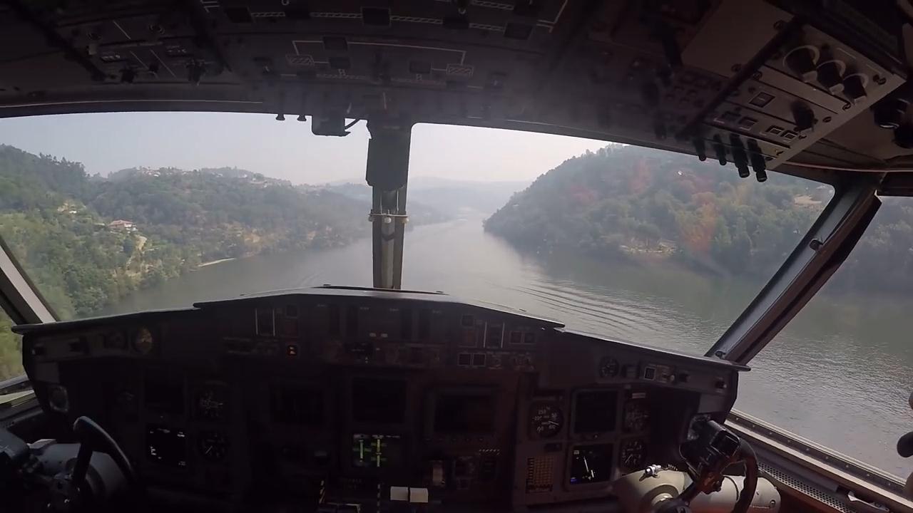 Scooping Rio Douro - Canadair CL415 Marrocos