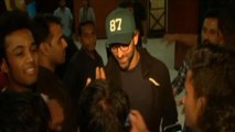 Hrithik Roshan's AUDIENCE INTERACTION Outside Chandan Cinema