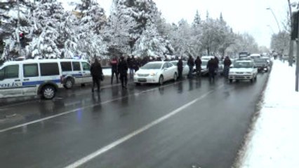 Dur" Ihtarına Uymayan Sürücü 10 Araca Çarptı