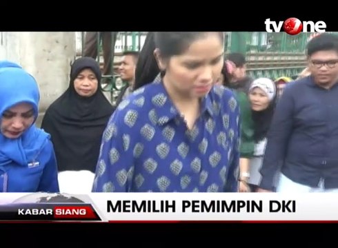 Anissa Pohan Kunjungi Korban Kebakaran