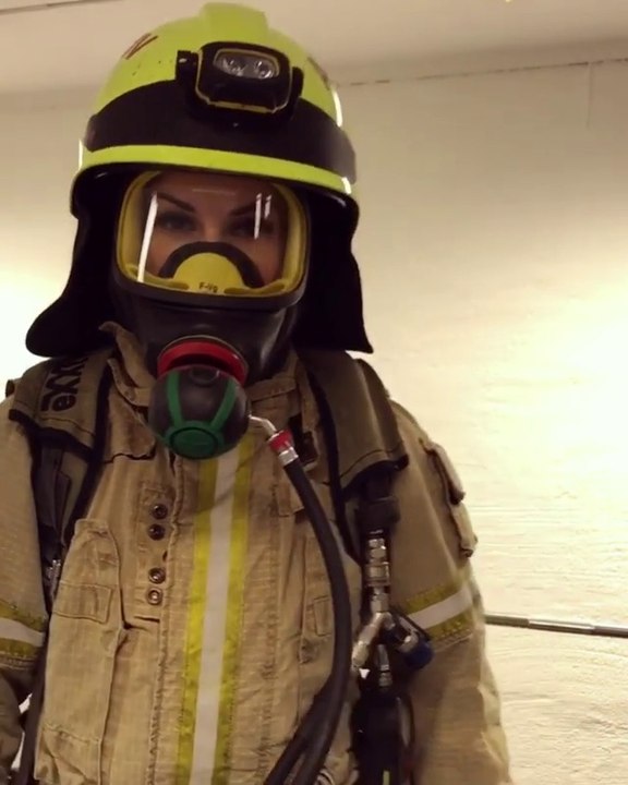 Gunn Narten, la plus belle femme-pompier du monde