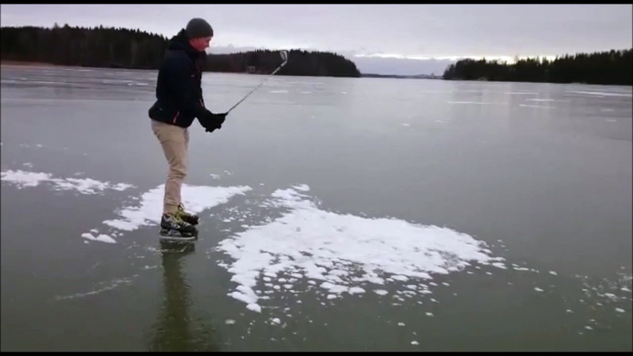 Petite partie de golf sur un lac gelé!