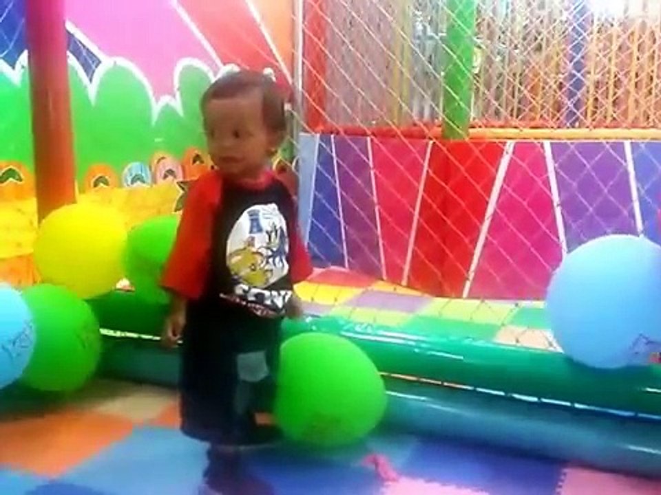 NUSA NARENDRA SOMANTRI; Bermain Bersama Sewa Tempat Mainan, "Mandi Balon - Bola"