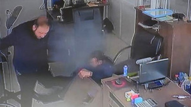 Sigarayı Bırakmak İsteyen Adamın Aldığı Elektronik Sigara Bir Anda Patladı