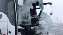 Konya'da Korkunç Kaza! Otobüs Ile Tır Çarpıştı: 1 Ölü, 10 Yaralı