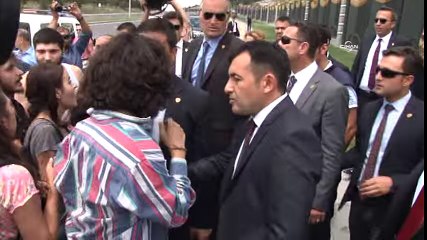 Saray önünde ‘toplu, piknikli' eyleme, koruma engeli