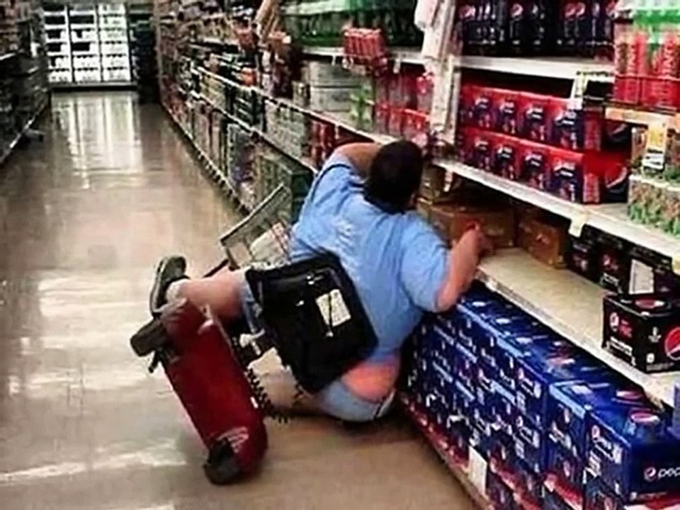 Les internautes se moquent de sa chute dans un supermarché, parce qu’elle est obèse 4 ans après, elle prend sa revanche