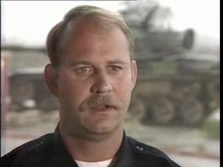 Police contre char d'assaut