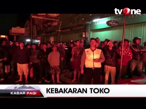 Kebakaran Besar Hanguskan Toko Mebel di Bandung