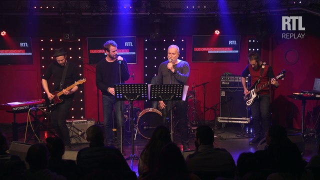 Cyril Mokaiesh interprète avec Bernard Lavilliers La loi du marché dans Le Grand Studio RTL