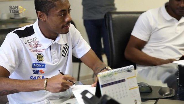 Bruno Henrique assina com o Santos e diz se sentir 'Menino da Vila'