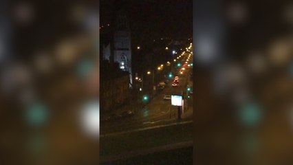 Il s'amuse à faire des drifts avec une voiture volée et se retrouve à l'eau !