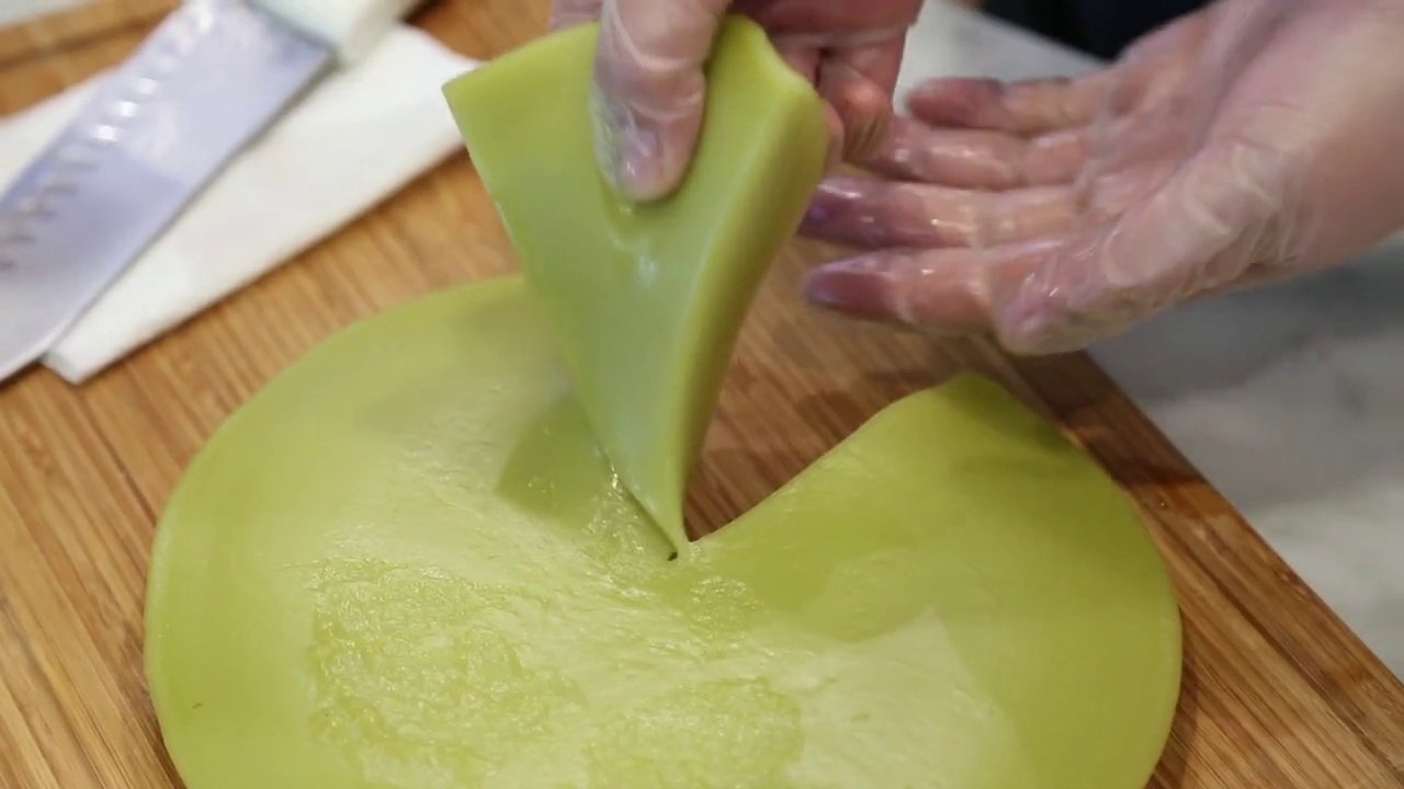 You Need to Try This Thai Cake