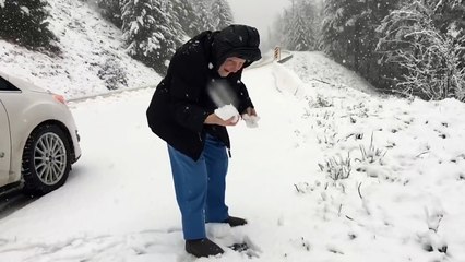 L'anziana di 101 anni chiede al figlio di fermare subito l'auto. Il motivo è grandioso!