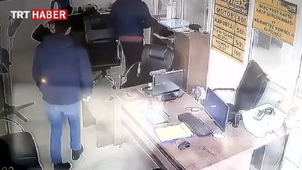 Elektronik sigara cebinde patladı