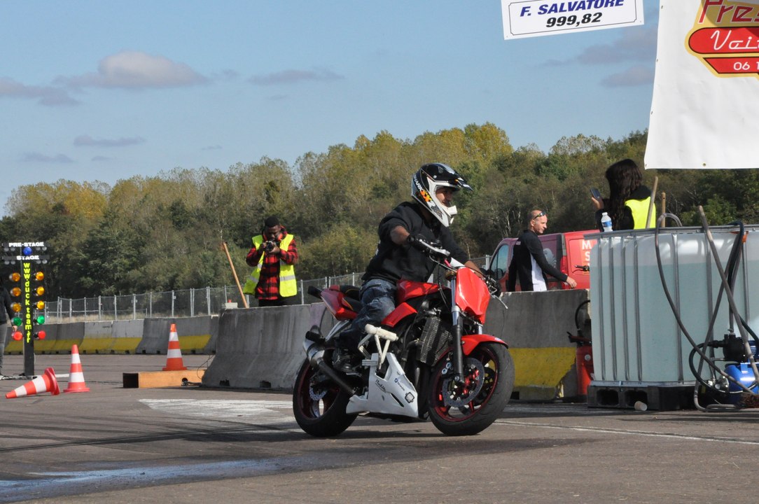 Liernais : sensations fortes a la Mosquitos Drag Race (court extrait...