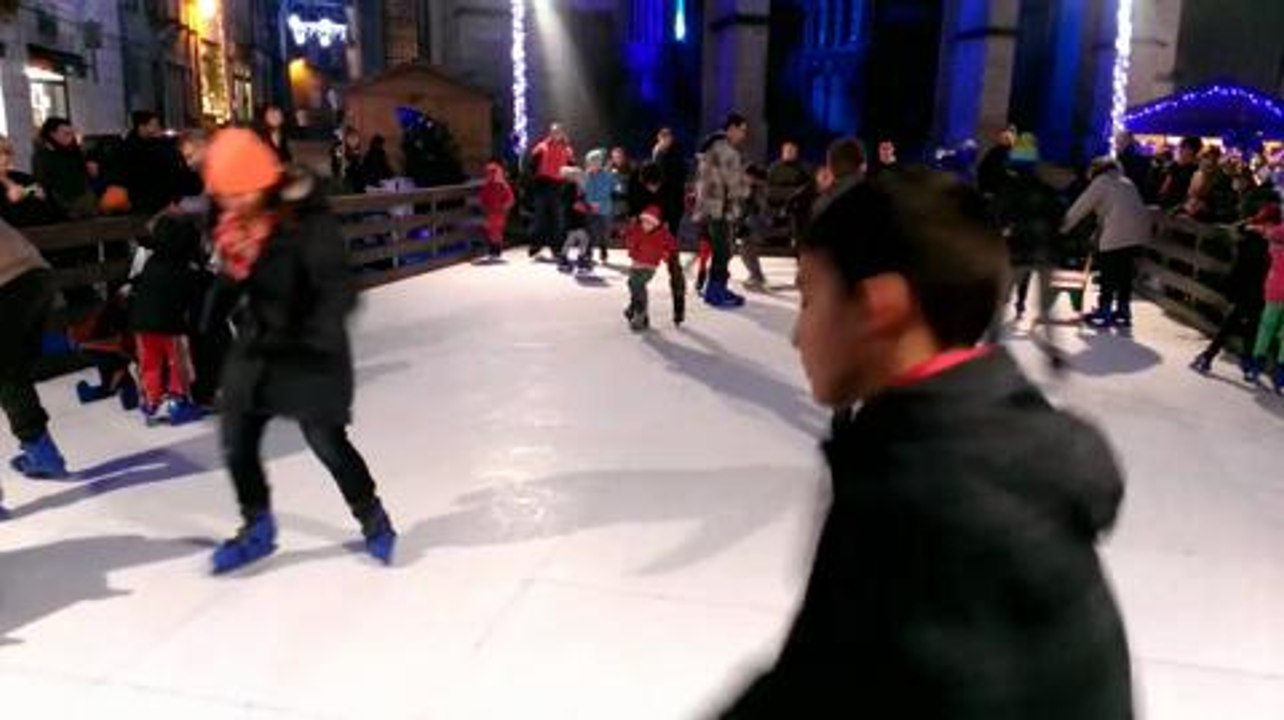 Semur-en-Auxois : la succes de la patinoire en...