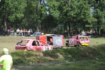Tour de piste au fun cars d'Huilly-sur-Seille /...