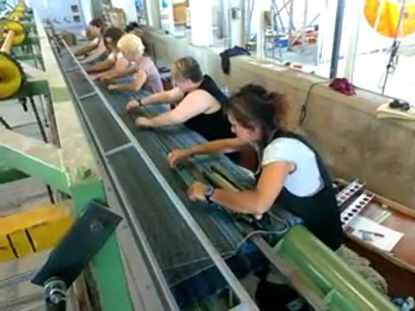 Decouvrez le travail a la Manufacture de tapis... - Vidéo Dailymotion