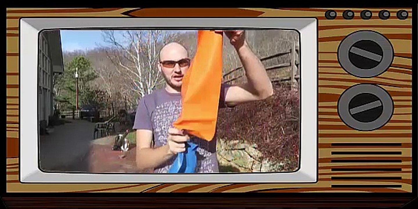 Balonun yavaş çekimde patlama anı(Bubble bursting moment in slow motion)