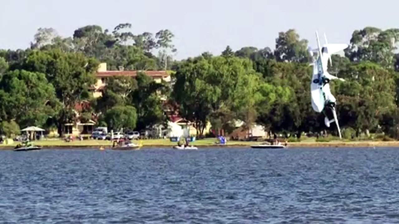 PLANE CRASHES INTO SWAN RIVER IN PERTH ON AUSTRALIA DAY (2 DEAD)