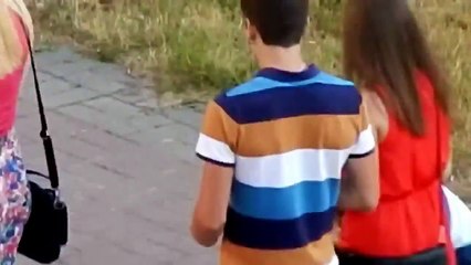 Малолетка исполняет по полной программе!