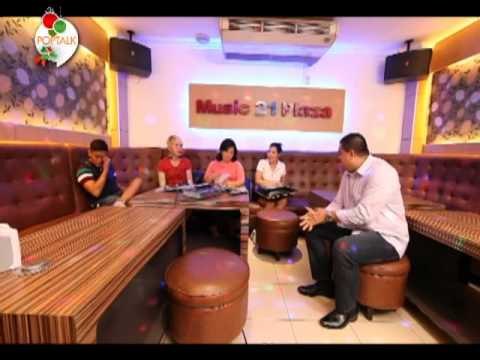 Why is Music 21 Plaza KTV the pop Christmas party package choice?