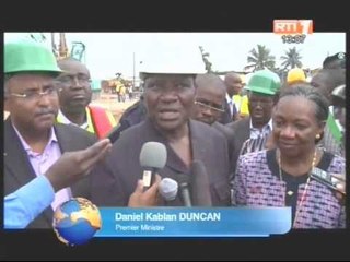 Le 1err ministre Duncan et le ministre Achi constatent l'avancée des travaux du pont de Jacqueville