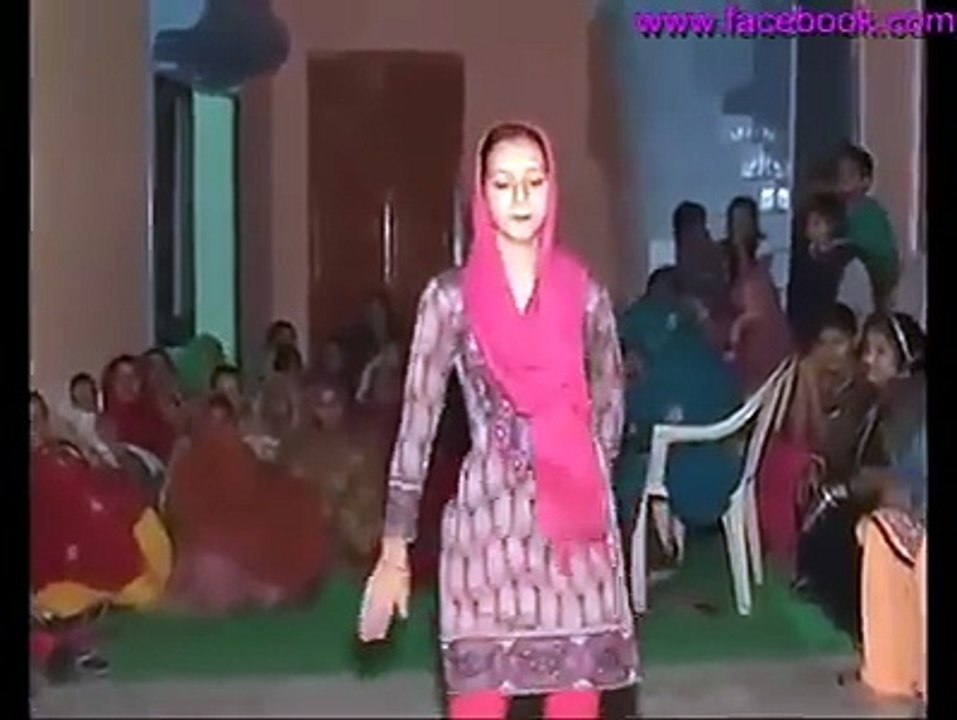 girl mehandi dance