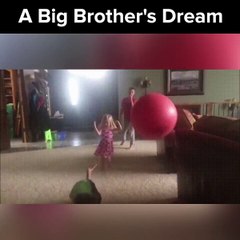 Double KO sur son petit frère et sa petite soeur... Ahaha