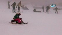 Uludağ'da yoğun sis altında kayak keyfi
