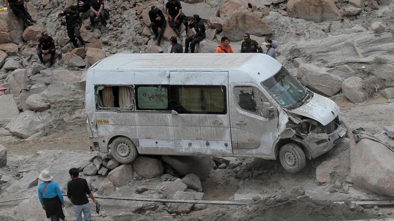 Wetterextreme: Heftige Waldbrände in Chile, schwere Überschwemmungen in Peru