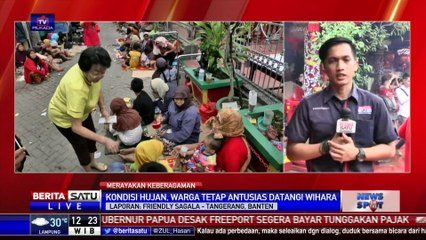 Hujan, Warga Merayakan Imlek di Kelenteng Boen Tek Bio