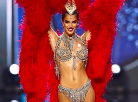 Miss Univers 2017 : Ultra sexy, Iris Mittenaere fait honneur à la France en meneuse de revue