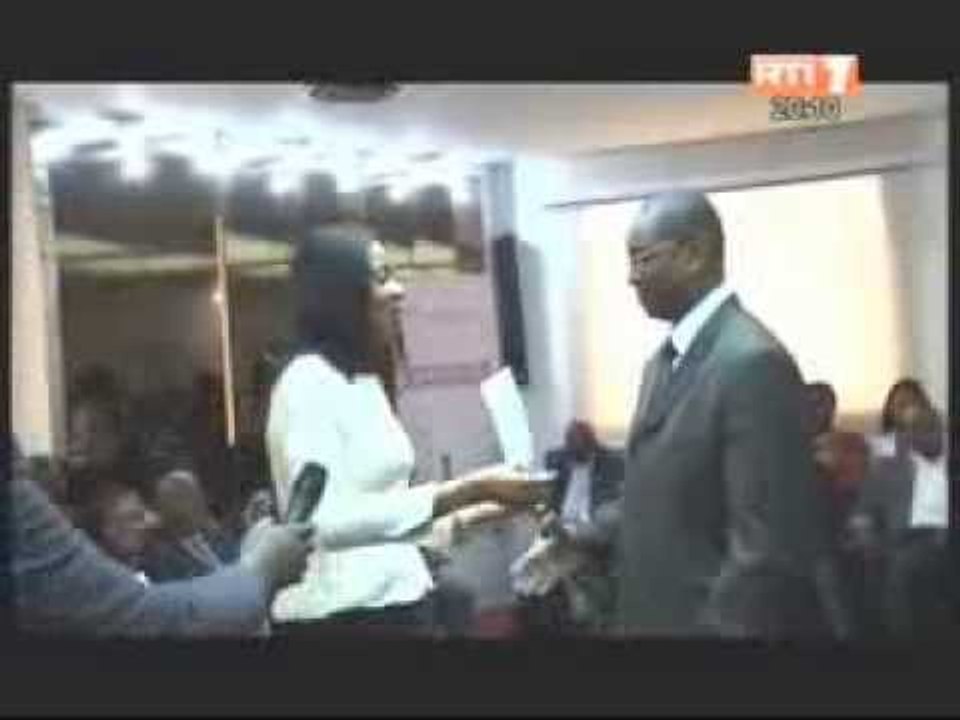 La ministre Affoussiata Bamba récompense les professionnels de la communication et des médias