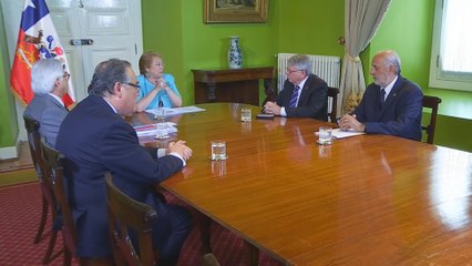 Bachelet afirma que perseguir a responsables de incendios es una prioridad