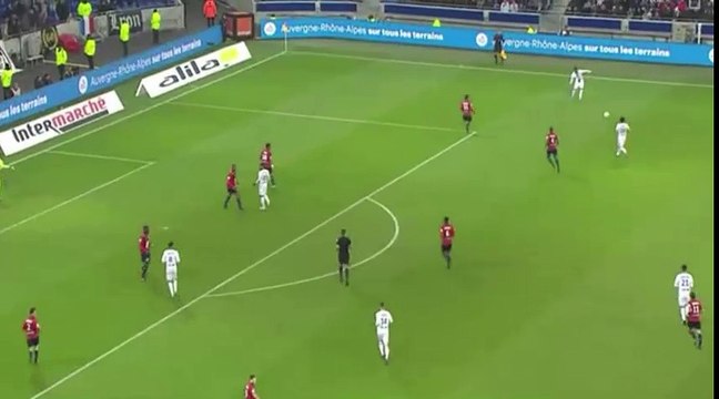 Enorme balle d'égalisation pour Valbuena qui, seul face au but, vient fracasser la transversale (28/01/2017)