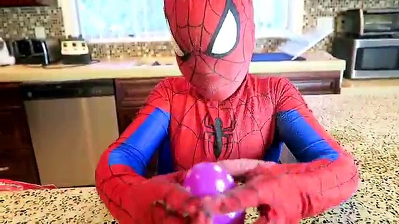 Замороженные Эльза против Джокера Девушка против Человека-паука! Замороженные Эльза Сумасшедший Стрижка Нормально! Забавные Супергерои