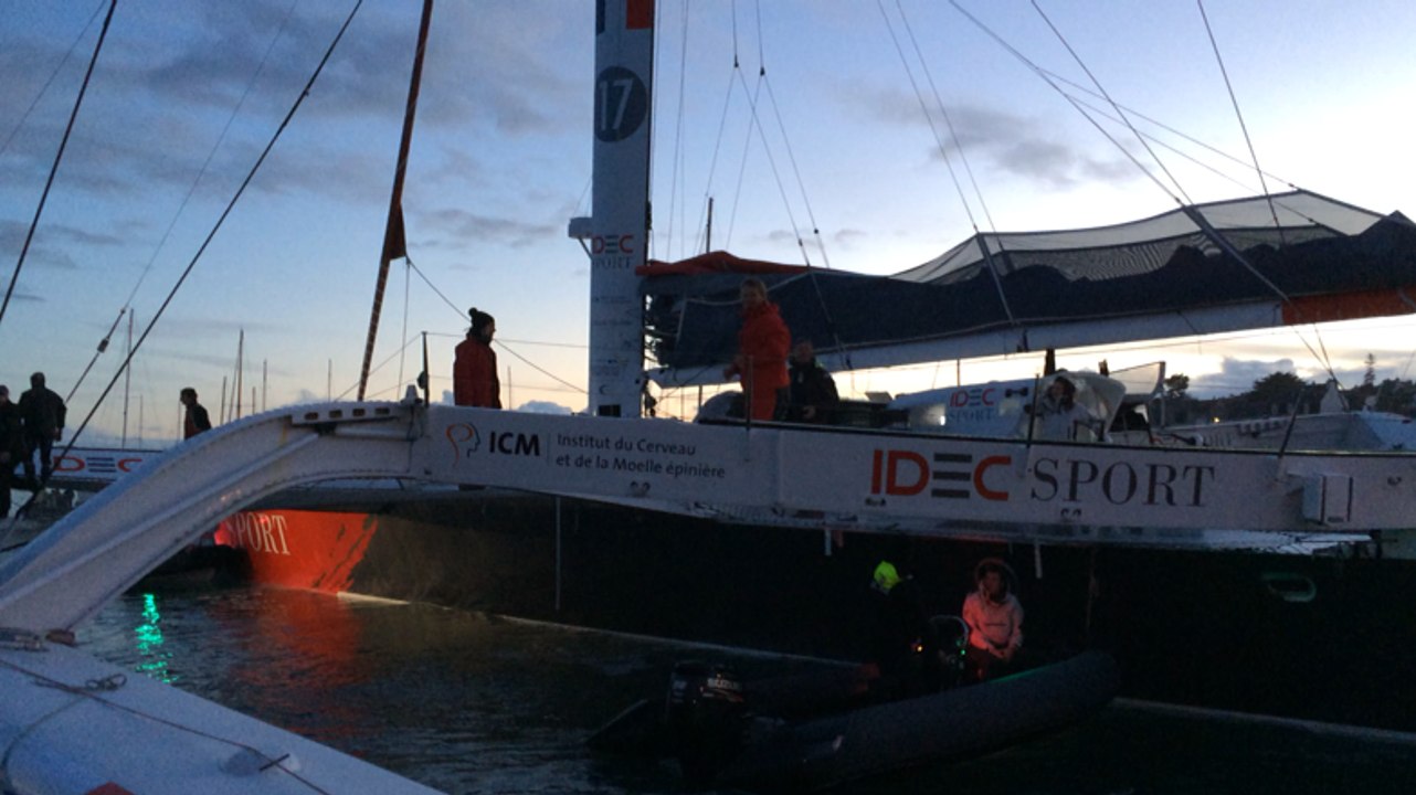 Joyon et l'Idec Sport de retour dans son port d'attache