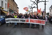 3000 personnes manifestent à Decazeville pour sauver la maternité
