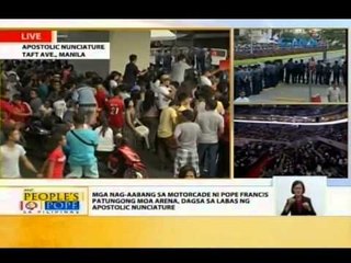 Mga nag-aabang sa motorcade ni Pope Francis, dagsa sa labas ng apostolic nunciature