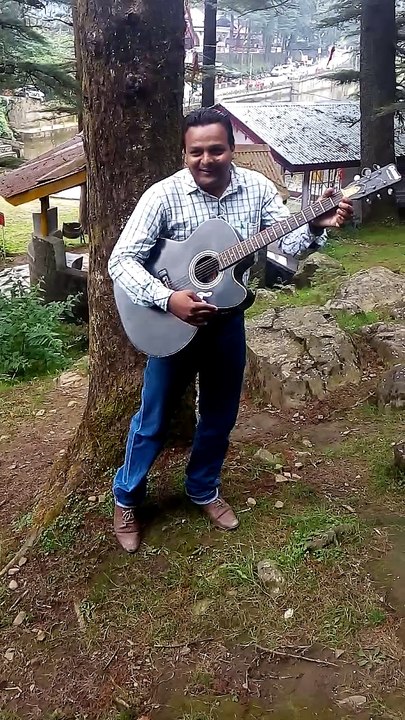 Viral Song "Gulabi Aankhe Jo Teri Dekhi