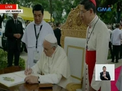 GMA7 Specials: Pope Francis, lumagda sa guestbook sa kanyang pagdating sa UST