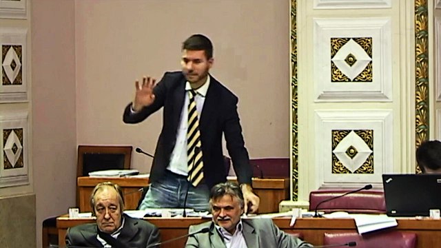 Pernar Reineru tijekom izbacivanja: Evo, sve za vas, gospodine!