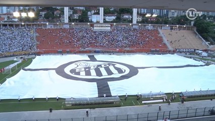 Download Video: Torcida do Santos apresenta o maior bandeirão do mundo no Pacaembu